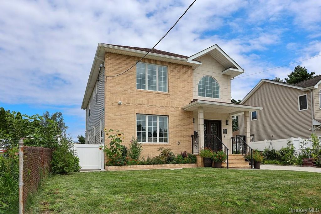 42 Celler Avenue, New Hyde Park, NY 11540 — photo 4
