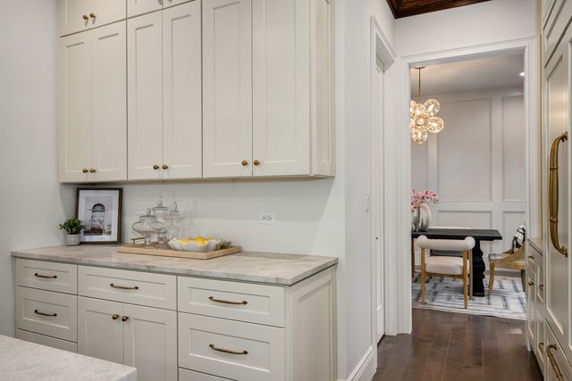 809 Lenox Road, Glenview, IL 60025