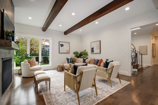 809 Lenox Road, Glenview, IL 60025