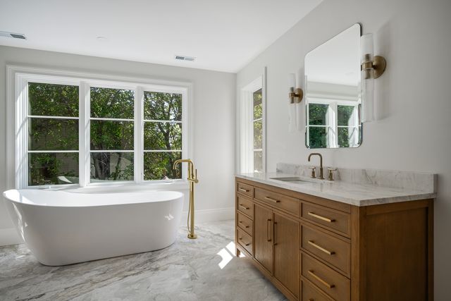 809 Lenox Road, Glenview, IL 60025