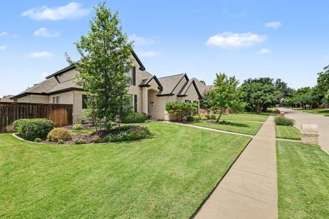 8217 Thornhill Drive, North Richland Hills, TX 76182