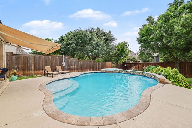 8217 Thornhill Drive, North Richland Hills, TX 76182