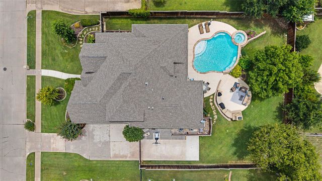 8217 Thornhill Drive, North Richland Hills, TX 76182