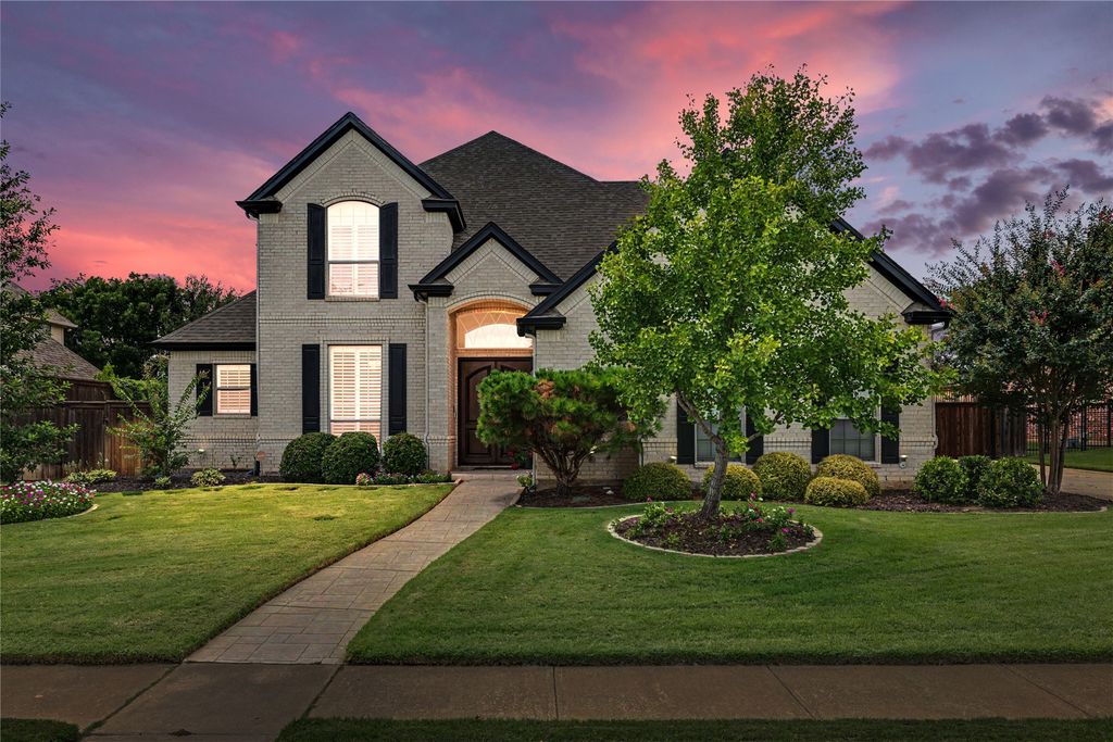 8217 Thornhill Drive, North Richland Hills, TX 76182