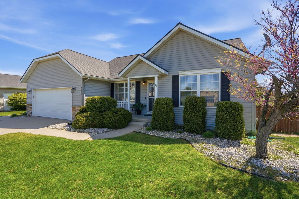 7036 Cornerstone Drive SE, Caledonia, MI 49316