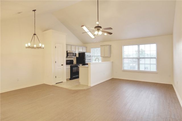 763 W Sandy Beach Lane, Fayetteville, AR 72703
