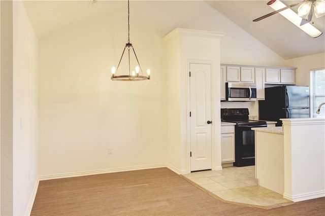 763 W Sandy Beach Lane, Fayetteville, AR 72703