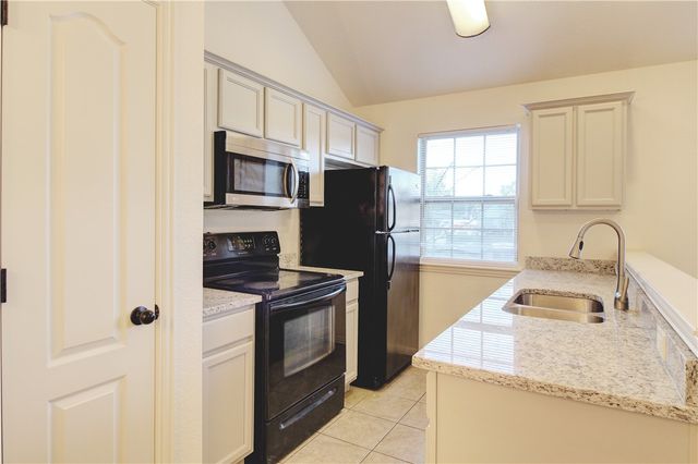 763 W Sandy Beach Lane, Fayetteville, AR 72703