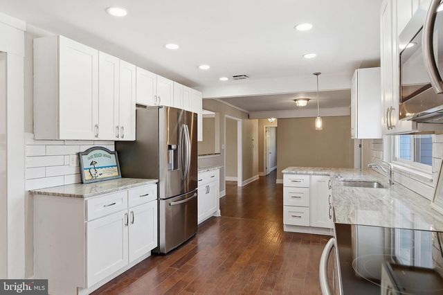 284 COUNTRY CLUB BLVD, Tuckerton, NJ 08087