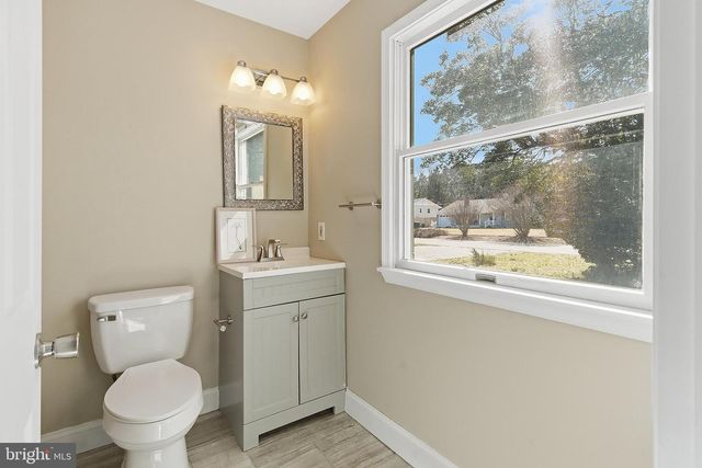 284 COUNTRY CLUB BLVD, Tuckerton, NJ 08087