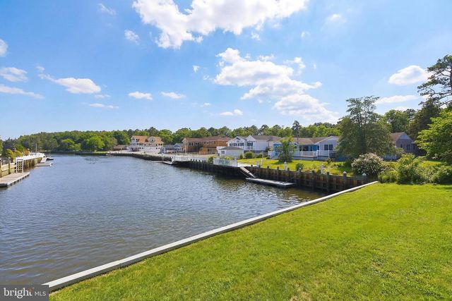 284 COUNTRY CLUB BLVD, Tuckerton, NJ 08087