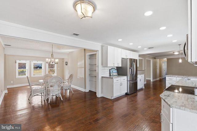 284 COUNTRY CLUB BLVD, Tuckerton, NJ 08087