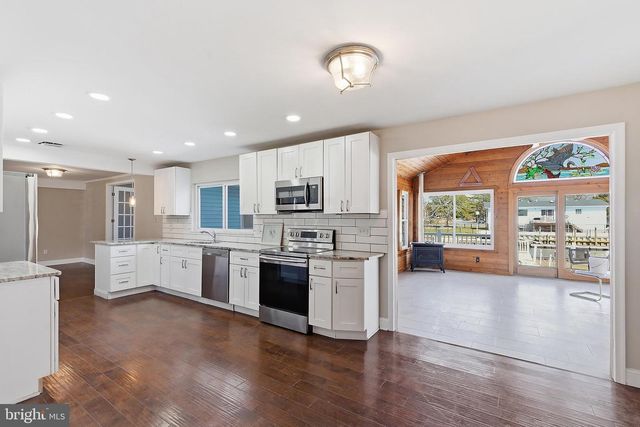 284 COUNTRY CLUB BLVD, Tuckerton, NJ 08087