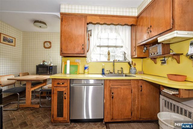 210 Rodney Street, Glen Rock, NJ 07452