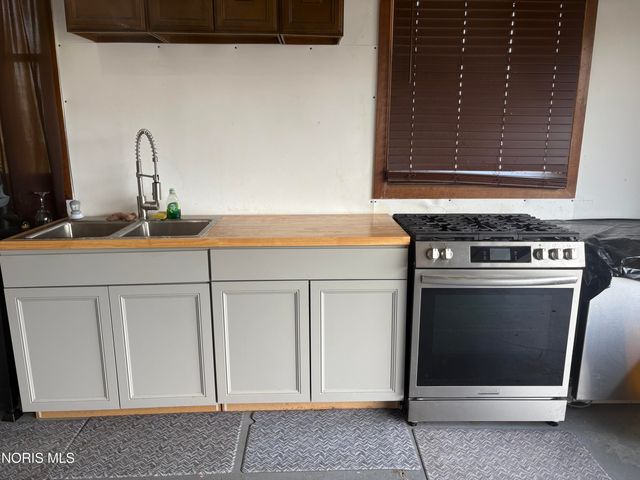 23746 W State Route 579, Curtice, OH 43412