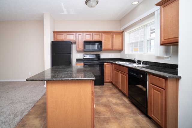 635 STONEGATE Drive, Sycamore, IL 60178