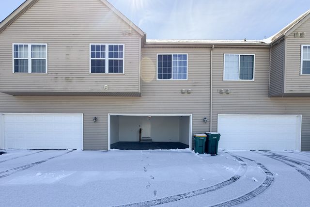 635 STONEGATE Drive, Sycamore, IL 60178