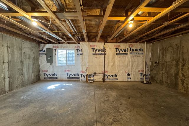 635 STONEGATE Drive, Sycamore, IL 60178