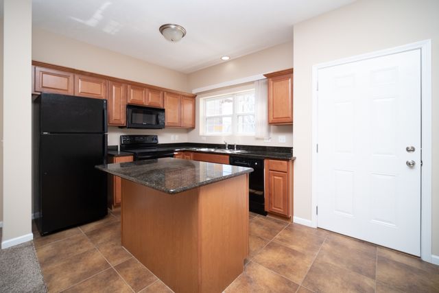 635 STONEGATE Drive, Sycamore, IL 60178