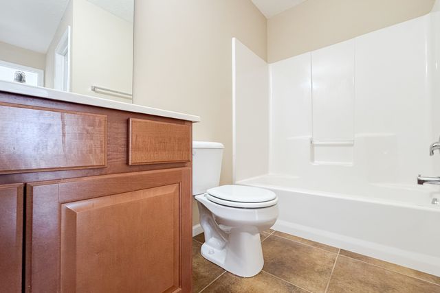 635 STONEGATE Drive, Sycamore, IL 60178