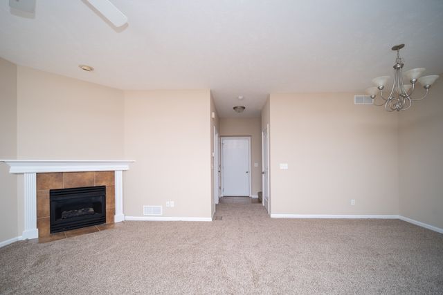 635 STONEGATE Drive, Sycamore, IL 60178