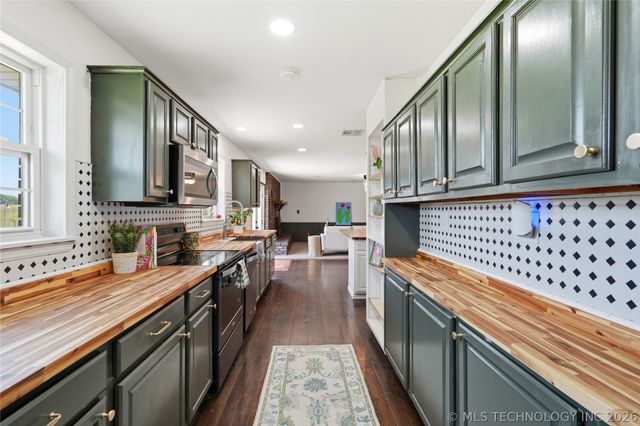 13185 S 289th East Avenue, Coweta, OK 74429