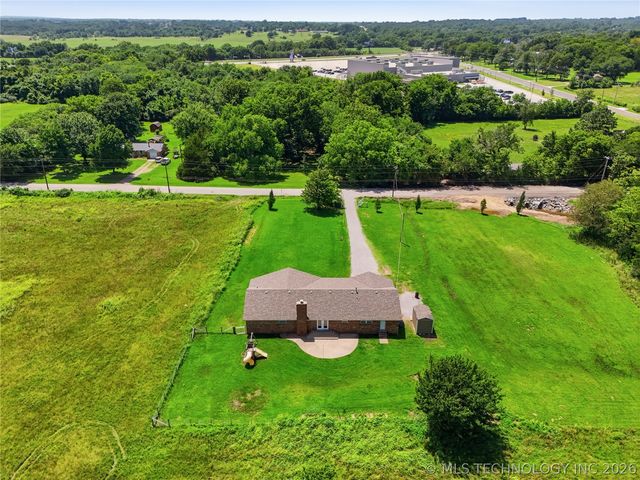 13185 S 289th East Avenue, Coweta, OK 74429