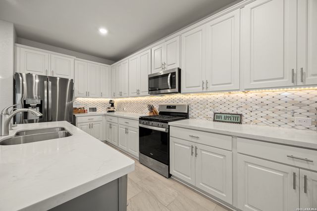 8302 Nutley Ct, Converse, TX 78109