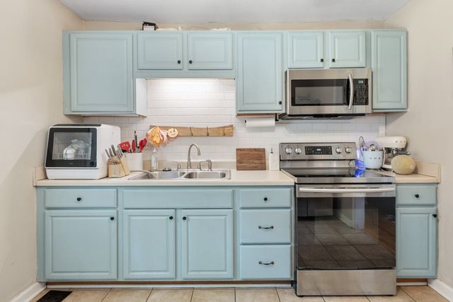 712 Delray Dr, Nashville, TN 37209