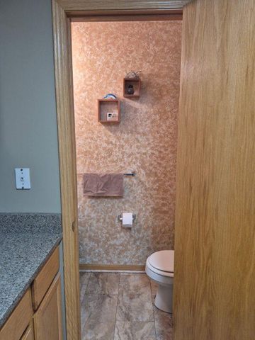 1833 Southcross Drive W 2202, Burnsville, MN 55306