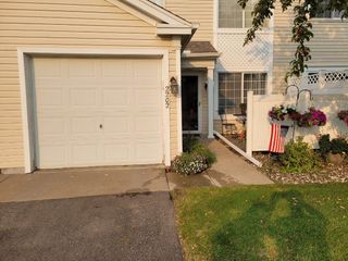 1833 Southcross Drive W 2202, Burnsville, MN 55306