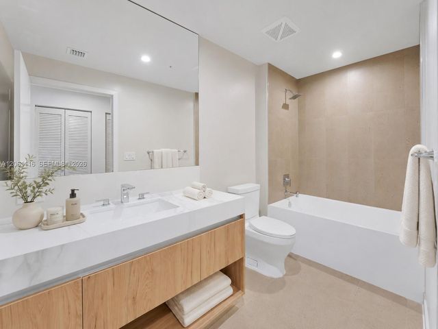11 NE 6th Street 809, Miami, FL 33132
