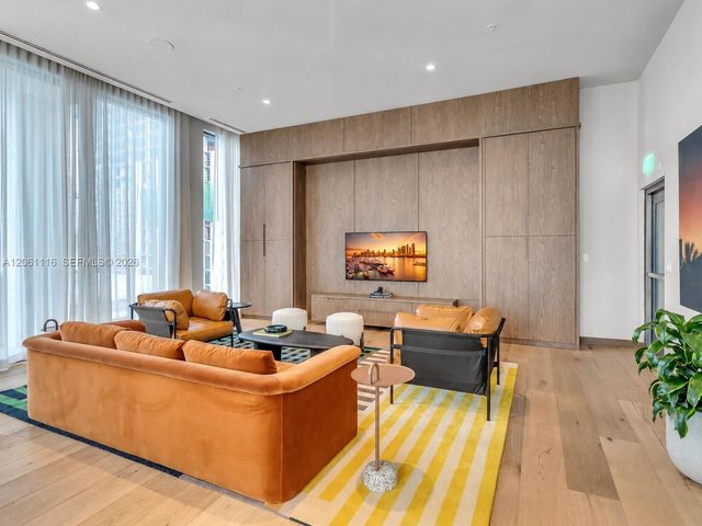 11 NE 6th Street 809, Miami, FL 33132