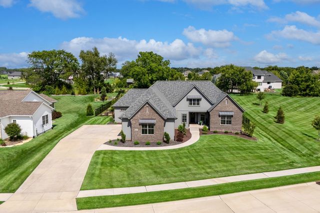 5077 Oak Ridge Court, Bettendorf, IA 52722
