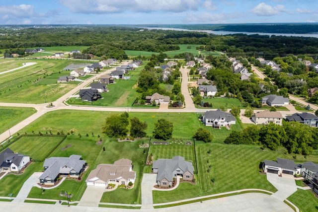 5077 Oak Ridge Court, Bettendorf, IA 52722