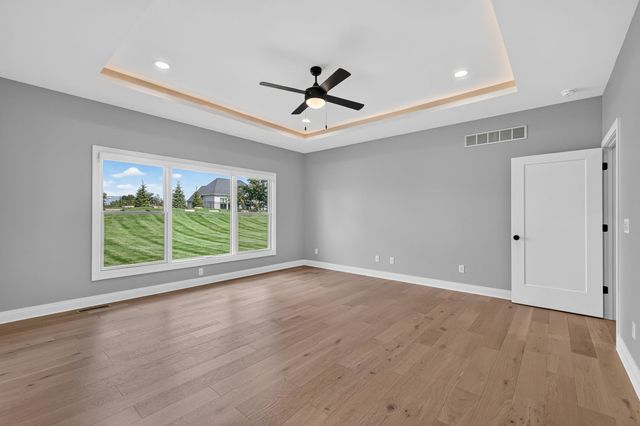 5077 Oak Ridge Court, Bettendorf, IA 52722