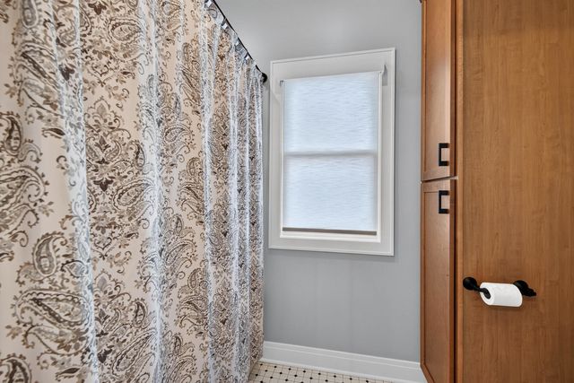 5077 Oak Ridge Court, Bettendorf, IA 52722