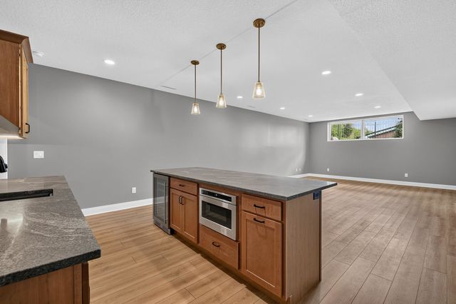 5077 Oak Ridge Court, Bettendorf, IA 52722