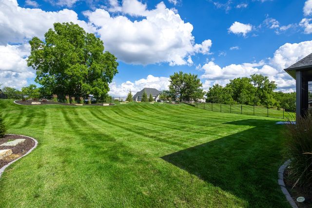 5077 Oak Ridge Court, Bettendorf, IA 52722