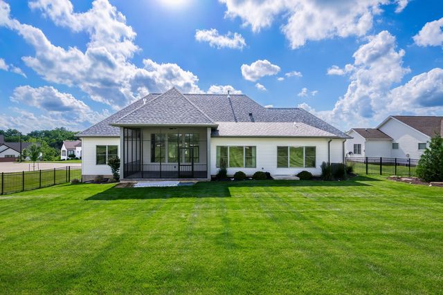 5077 Oak Ridge Court, Bettendorf, IA 52722