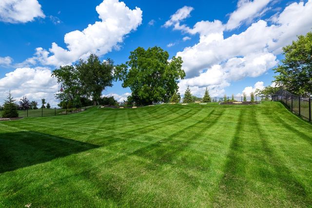 5077 Oak Ridge Court, Bettendorf, IA 52722
