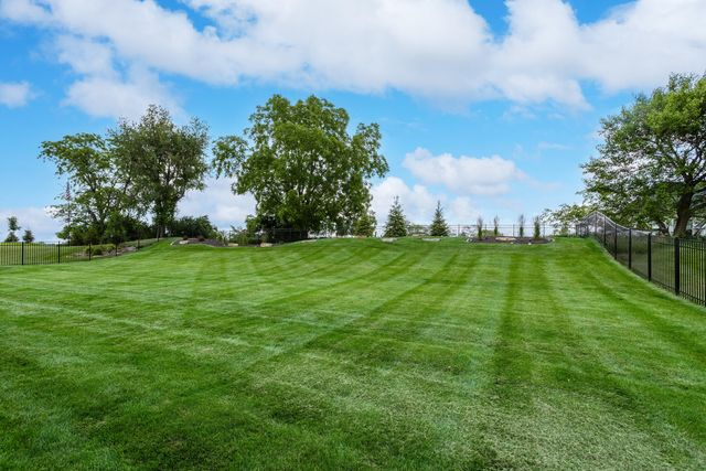 5077 Oak Ridge Court, Bettendorf, IA 52722