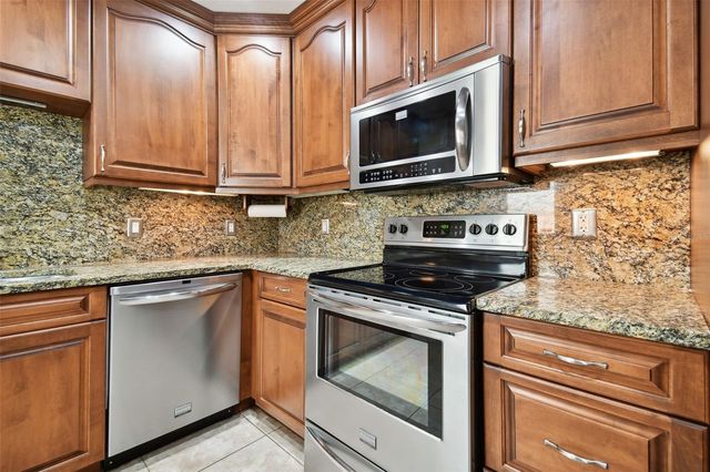 4002 W MULLEN AVENUE, Tampa, FL 33609