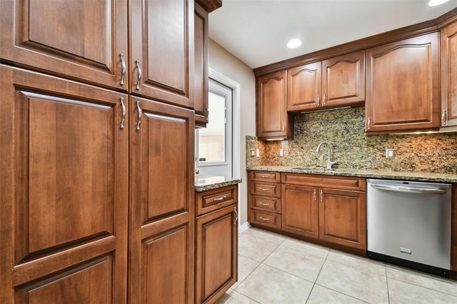 4002 W MULLEN AVENUE, Tampa, FL 33609