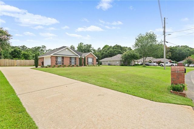 10545 Elgin Drive S, Grand Bay, AL 36541