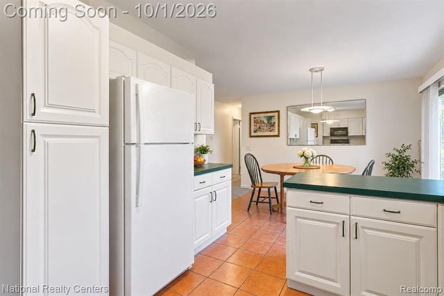 2700 W Walton Boulevard, Waterford, MI 48329