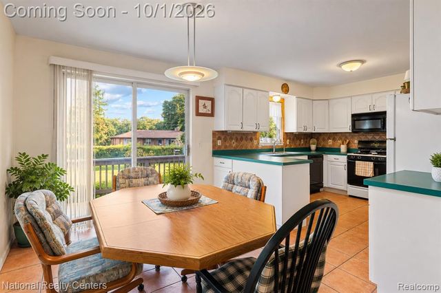 2700 W Walton Boulevard, Waterford, MI 48329