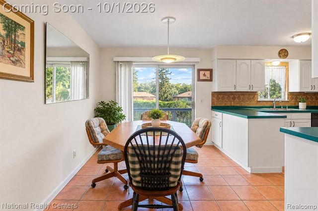 2700 W Walton Boulevard, Waterford, MI 48329