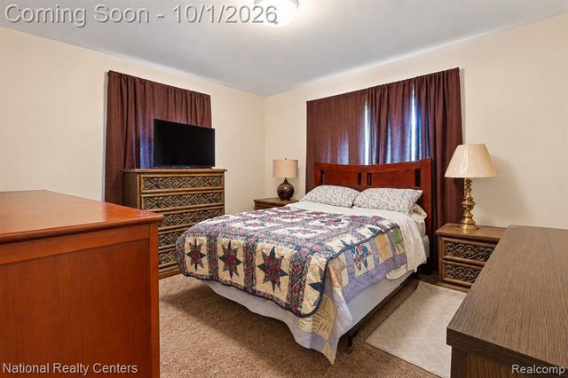 2700 W Walton Boulevard, Waterford, MI 48329