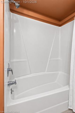 2700 W Walton Boulevard, Waterford, MI 48329